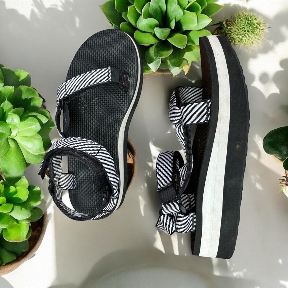 Teva women’s Black and White straps platform sandals - Picture 1 of 9